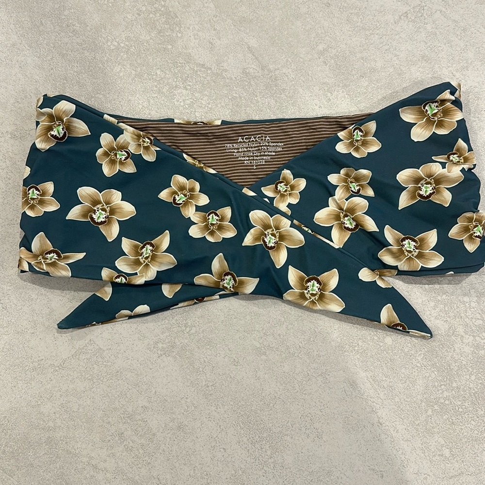 Acacia baker top size small in tropic